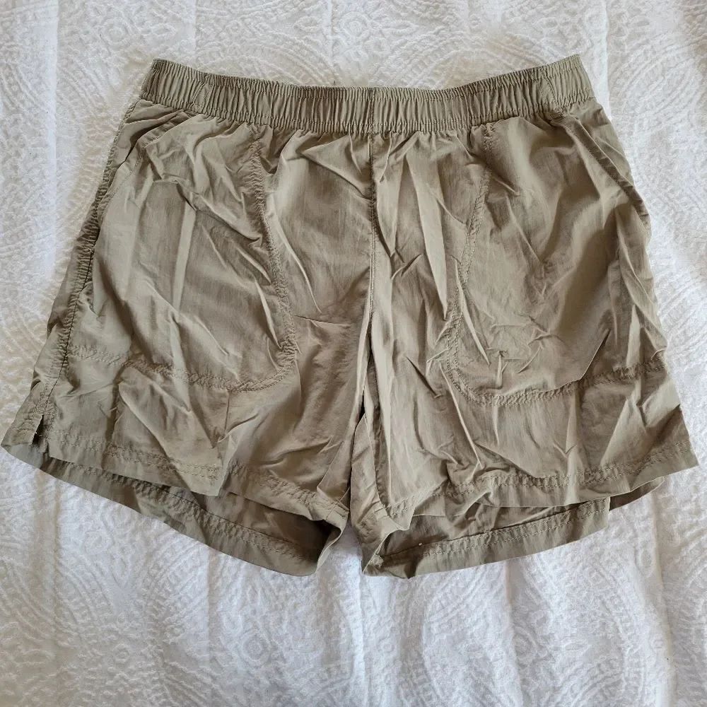 Columbia Nylon Women's Tan Hiking Activewear Shorts S